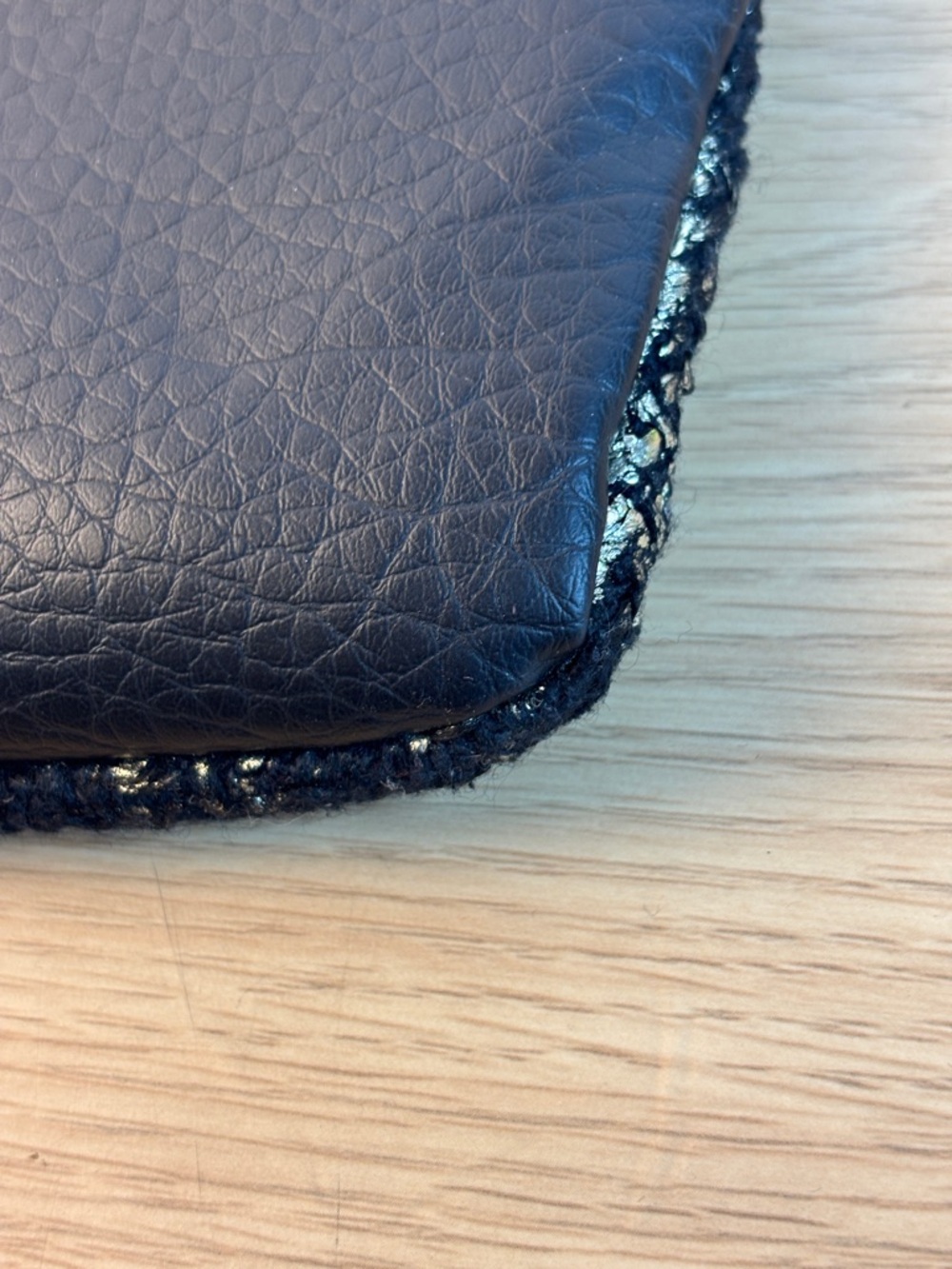 Juicy Couture Black Gold Reflective Wristlet Y2K-style - Picture 8 of 10
